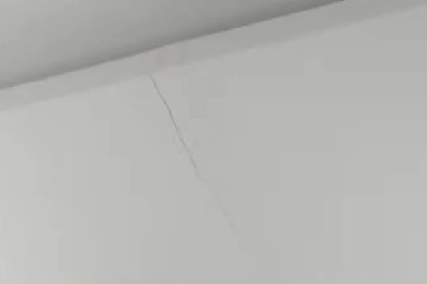 石膏板造型吊頂，有效預(yù)防墻面裝修成品開裂有哪些措施?