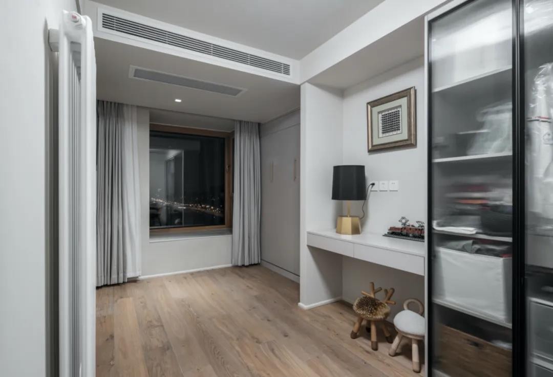 120平現(xiàn)代簡(jiǎn)約三居裝修，簡(jiǎn)約舒適風(fēng)格