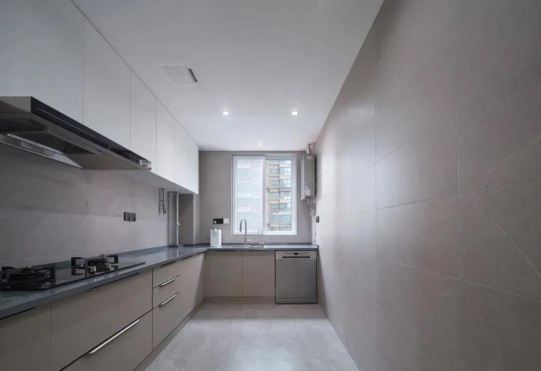 145㎡現(xiàn)代簡(jiǎn)約風(fēng)格新房裝修，電視柜+隱藏門