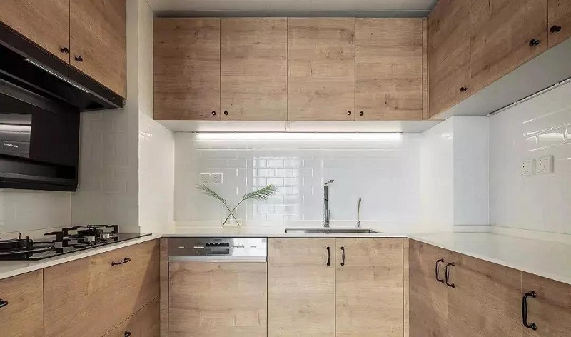 100㎡三居室北歐風裝修，原木搭配暖色調讓家溫馨