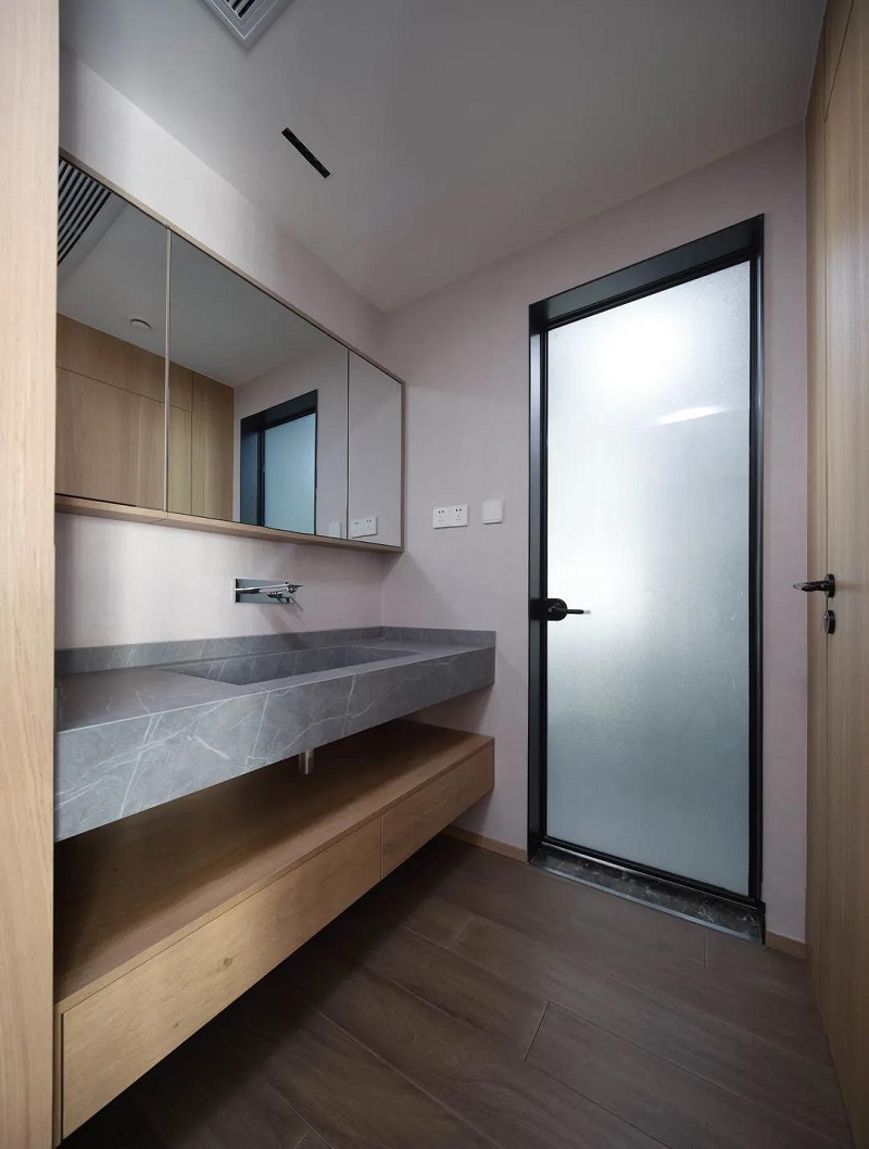 91平米二居室現(xiàn)代風，客餐廳吊頂一體設計，簡約大氣很耐看