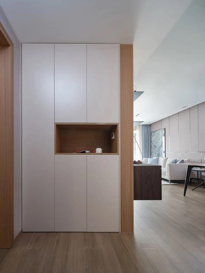 91平米二居室現(xiàn)代風，客餐廳吊頂一體設計，簡約大氣很耐看