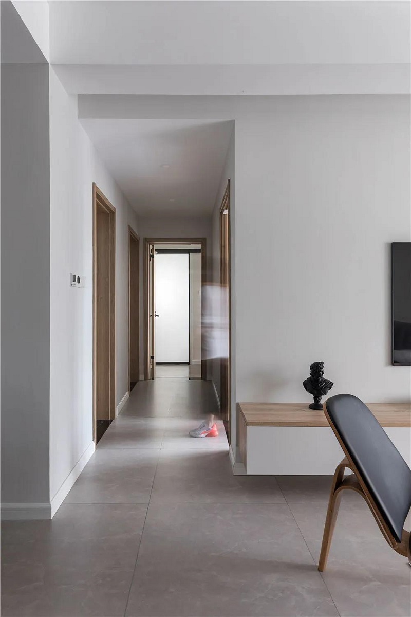 102平米三居室極簡(jiǎn)風(fēng)，巧用中性色打造舒適的居家環(huán)境