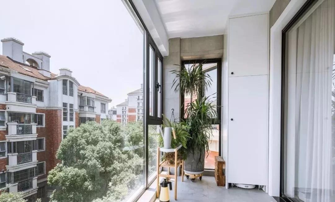 120㎡簡約溫馨風(fēng)格新房裝修，陽臺落地窗效果