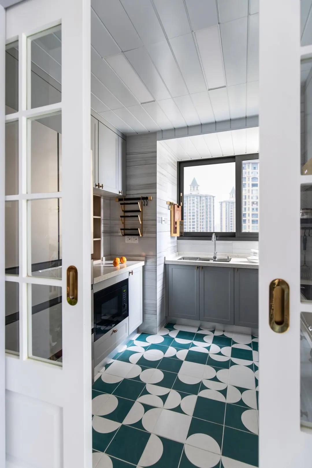 90平現(xiàn)代混搭風(fēng)格裝修，大膽撞色