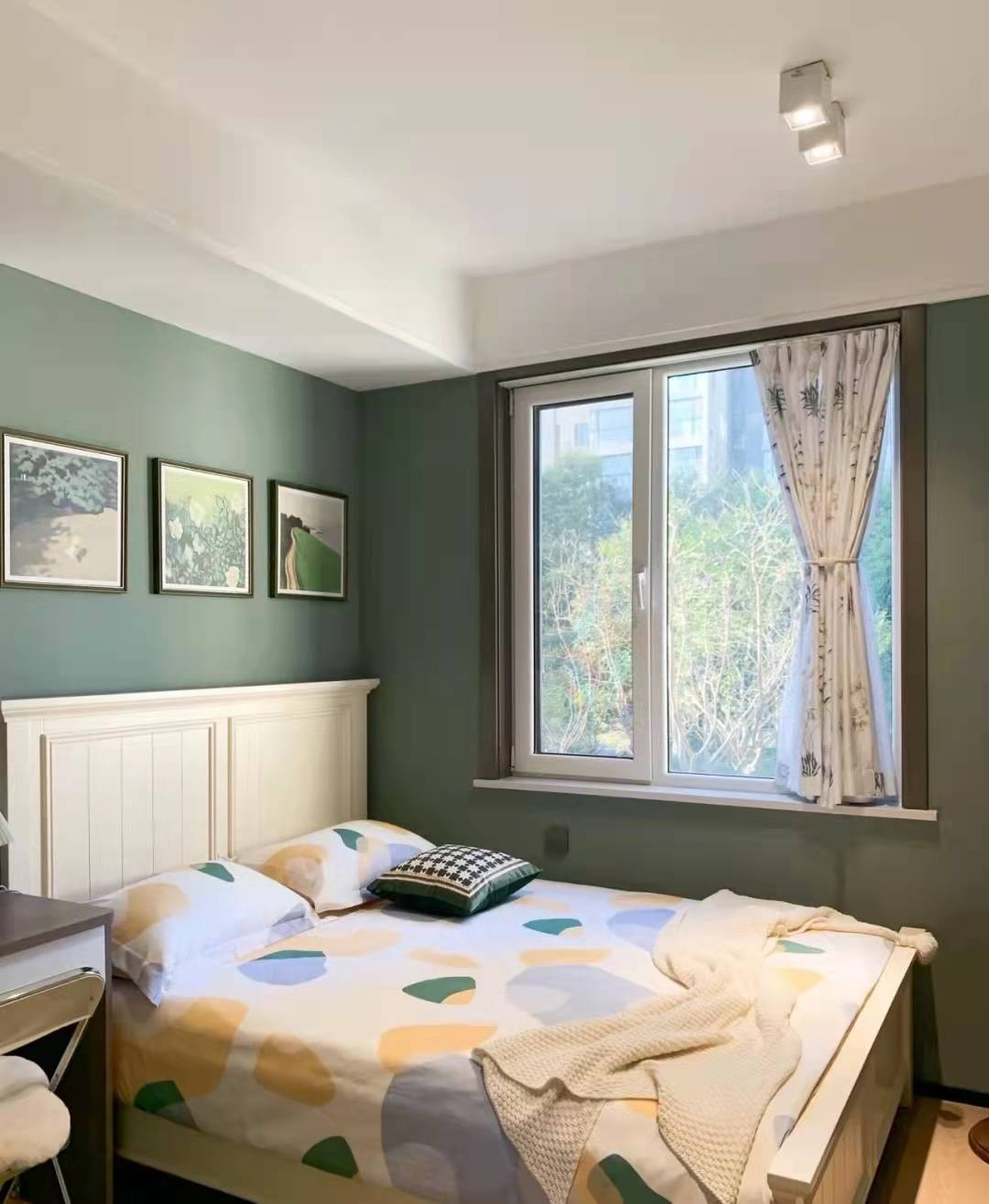 97平三房現(xiàn)代極簡(jiǎn)風(fēng)裝修，整體溫馨感十足