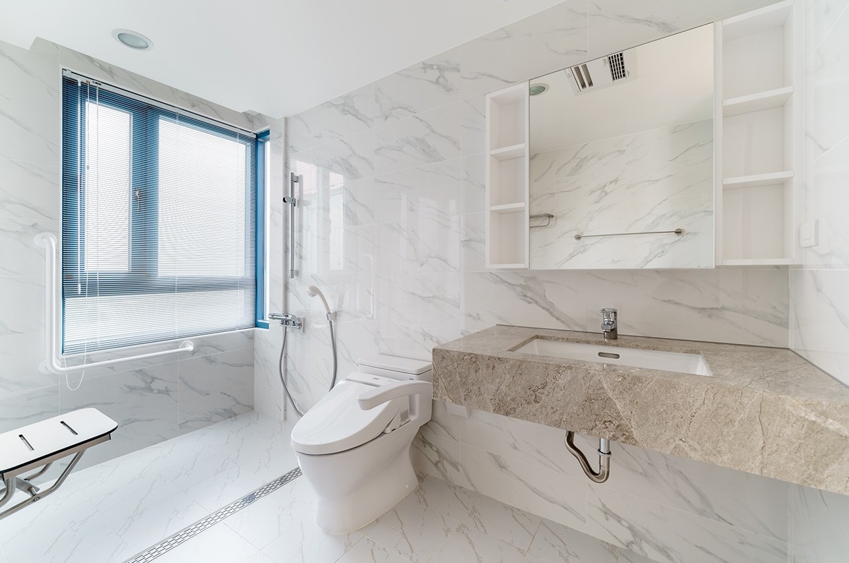 90平現(xiàn)代簡約三房裝修，極大化透亮視野