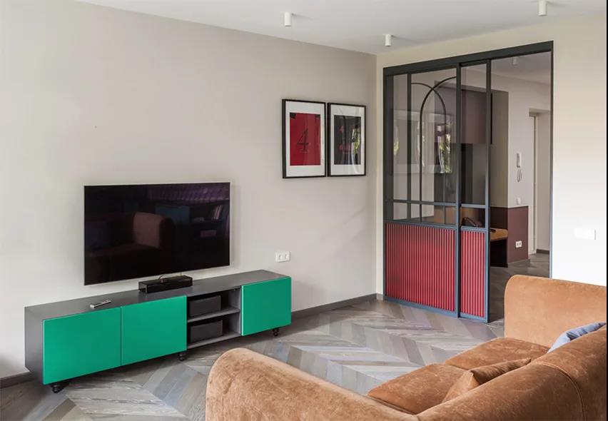 92平現(xiàn)代復(fù)古風(fēng)格裝修，湖藍(lán)色+水磨石餐廳