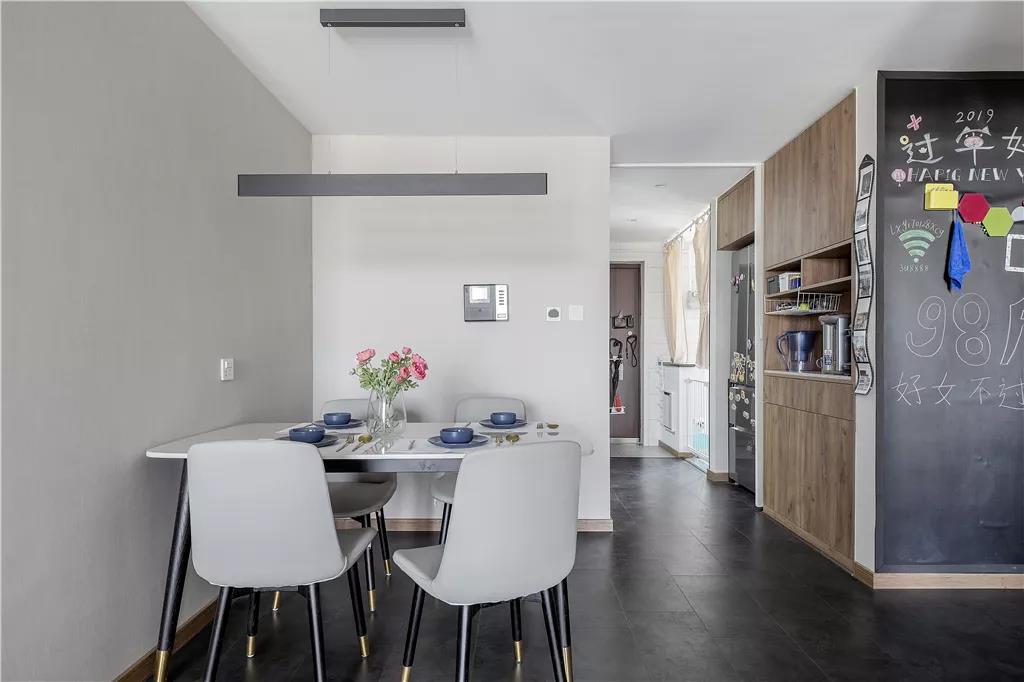 100㎡現(xiàn)代風(fēng)格裝修效果圖，臥室小衣帽間收納實用！