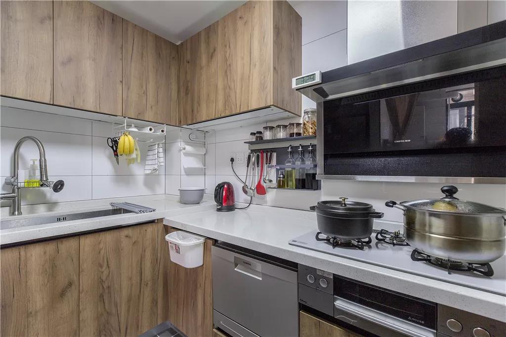 100㎡現(xiàn)代風(fēng)格裝修效果圖，臥室小衣帽間收納實用！