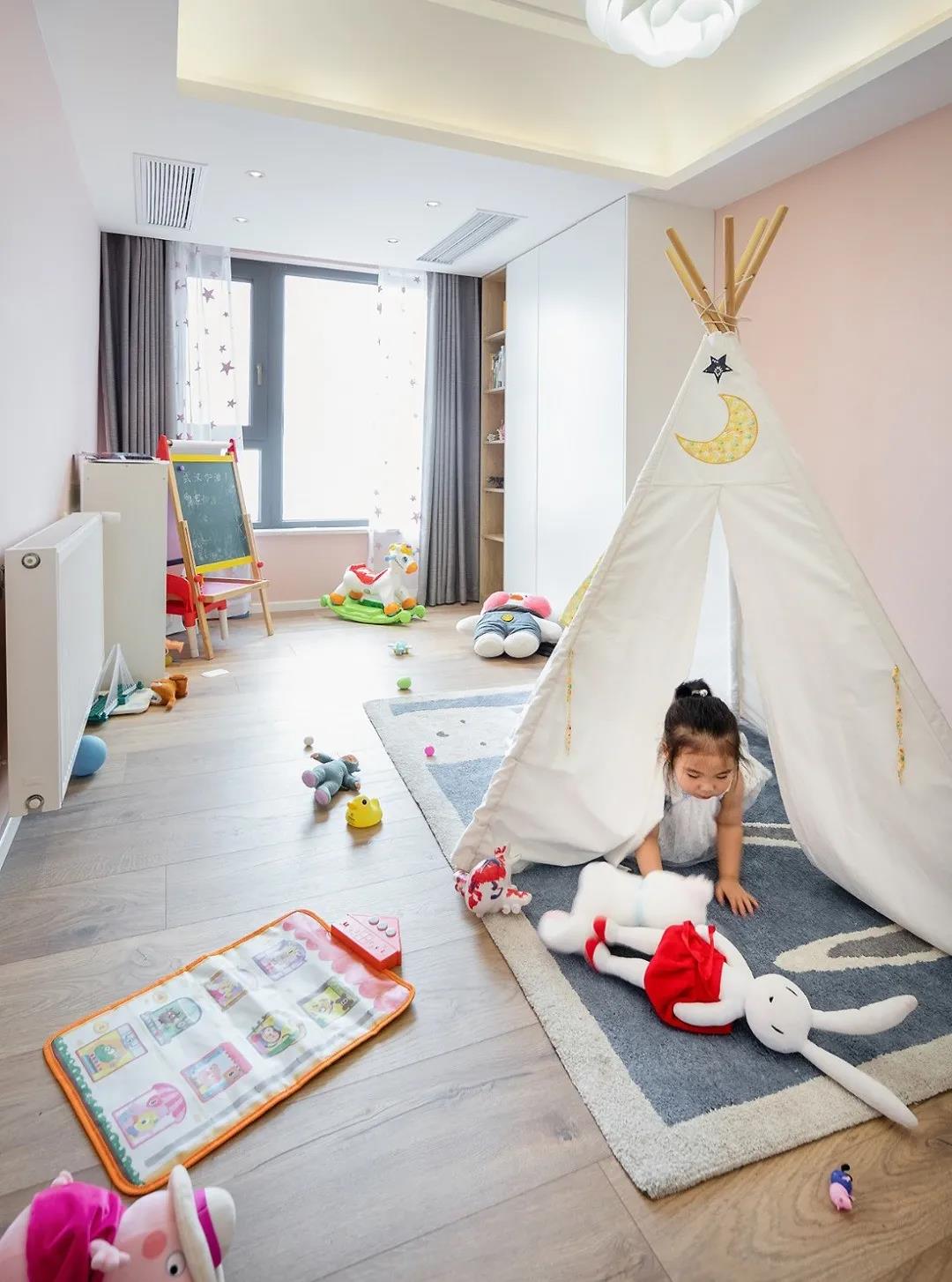 129㎡現(xiàn)代風(fēng)格裝修效果圖，窗簾代替陽臺門！