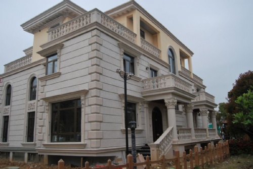 米黃色的外墻磚讓人心情歡暢、輕松